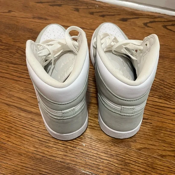 Jordan 1 Retro High OG - Seafoam - Picture 5 of 5